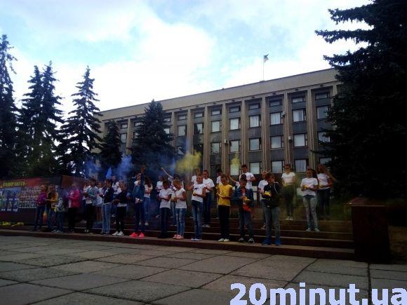 Фото дня: у Кам'янці урочисто підняли Державний Прапор України на сайті 20minut.ua Фото дня: у Кам'янці урочисто підняли Державний Прапор України, фото №9 на сайті 20minut.ua