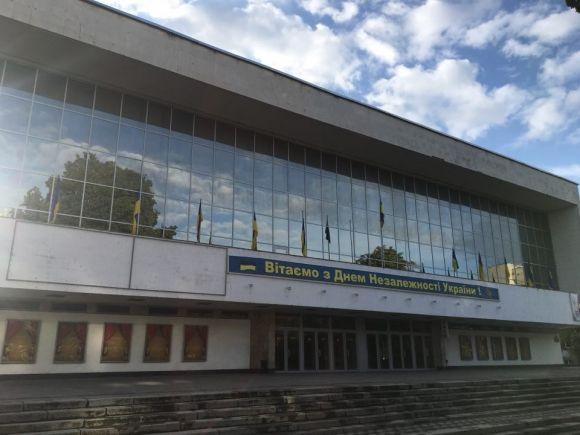 Фото дня: як Хмельницький прикрасили до державних свят на сайті vsim.ua Фото дня: як Хмельницький прикрасили до державних свят, фото №2 на сайті vsim.ua