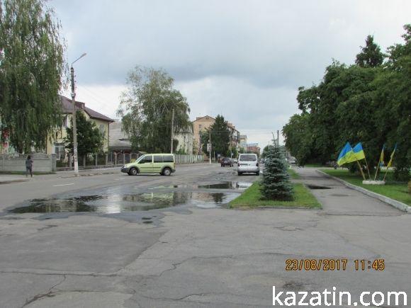 В Козятині знову дощить,  але базарне життя продовжується, фото №22 на сайті 20minut.ua