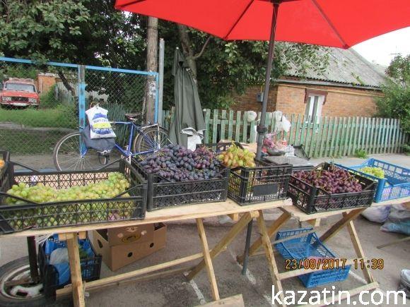 В Козятині знову дощить,  але базарне життя продовжується, фото №5 на сайті 20minut.ua