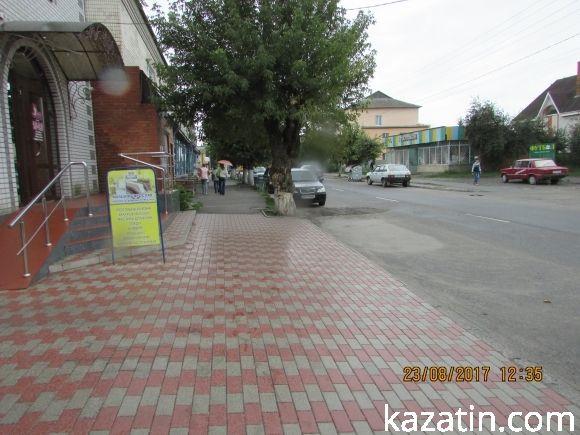 В Козятині знову дощить,  але базарне життя продовжується, фото №3 на сайті 20minut.ua