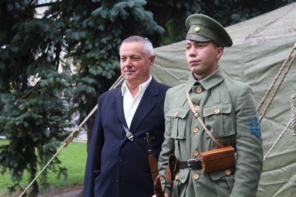 Заходи на Майдані Незалежності. "Селфімся" з соняхами та ліпимо глечики, фото №9 на сайті 20minut.ua