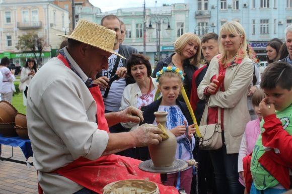 Заходи на Майдані Незалежності. "Селфімся" з соняхами та ліпимо глечики, фото №24 на сайті 20minut.ua