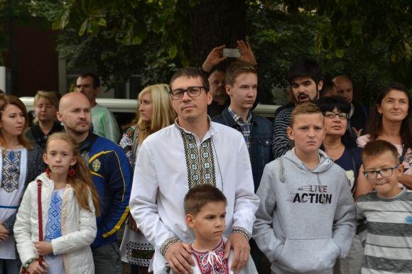 Новини Хмельницького - фото з У Хмельницькому відкрили пам'ятник Небесній Сотні У Хмельницькому відкрили пам'ятник Небесній Сотні, фото №4 на сайті vsim.ua