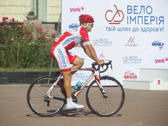 Новини Хмельницького - фото з Біля майдану Незалежності перекрили рух. Велосипедисти влаштували гонки Біля майдану Незалежності перекрили рух. Велосипедисти влаштували гонки, фото №10 на сайті vsim.ua