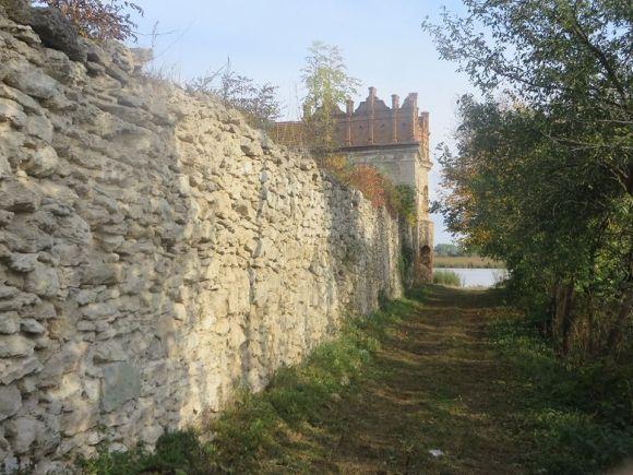 Туристам на замітку. Чим цікавий замок князів Острозьких у Старокостянтинові, фото №1 на сайті vsim.ua