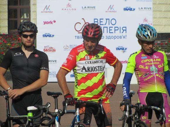 Новини Хмельницького - фото з Біля майдану Незалежності перекрили рух. Велосипедисти влаштували гонки Біля майдану Незалежності перекрили рух. Велосипедисти влаштували гонки, фото №7 на сайті vsim.ua