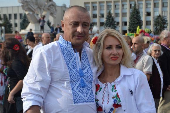 Сотні хмельничан у вишиванках пройшлися центральними вулицями міста, фото №16 на сайті vsim.ua