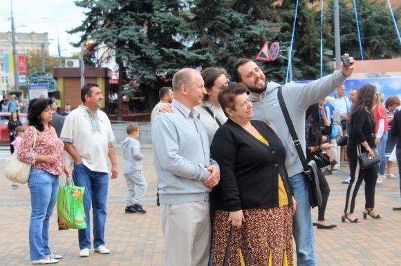 Заходи на Майдані Незалежності. "Селфімся" з соняхами та ліпимо глечики, фото №4 на сайті 20minut.ua