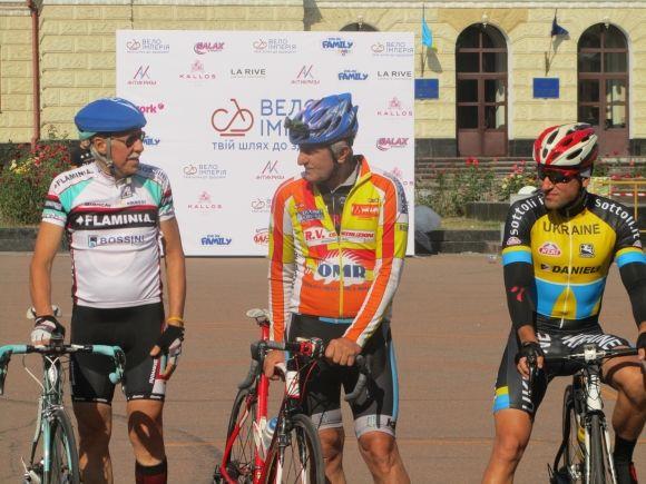 Новини Хмельницького - фото з Біля майдану Незалежності перекрили рух. Велосипедисти влаштували гонки Біля майдану Незалежності перекрили рух. Велосипедисти влаштували гонки, фото №5 на сайті vsim.ua