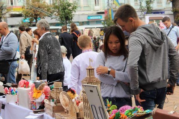 Заходи на Майдані Незалежності. "Селфімся" з соняхами та ліпимо глечики, фото №26 на сайті 20minut.ua