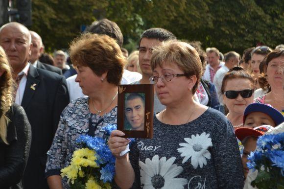 Новини Хмельницького - фото з У Хмельницькому відкрили пам'ятник Небесній Сотні У Хмельницькому відкрили пам'ятник Небесній Сотні, фото №3 на сайті vsim.ua