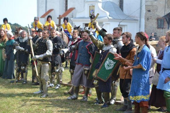 «Старкон фест» стартував видовищною битвою лицарів на сайті vsim.ua «Старкон фест» стартував видовищною битвою лицарів, фото №1 на сайті vsim.ua