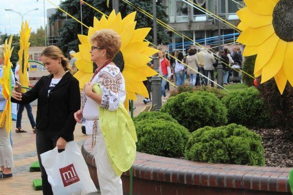 Заходи на Майдані Незалежності. "Селфімся" з соняхами та ліпимо глечики, фото №3 на сайті 20minut.ua