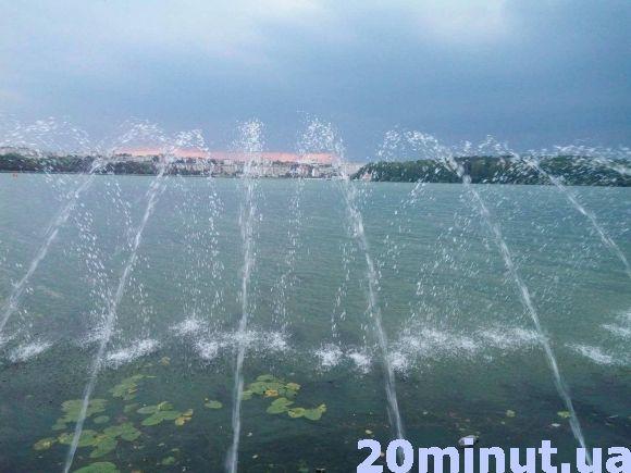 На Набережній уже запустили аераційний фонтан довжиною 122 м на сайті 20minut.ua На Набережній уже запустили аераційний фонтан довжиною 122 м, фото №1 на сайті 20minut.ua