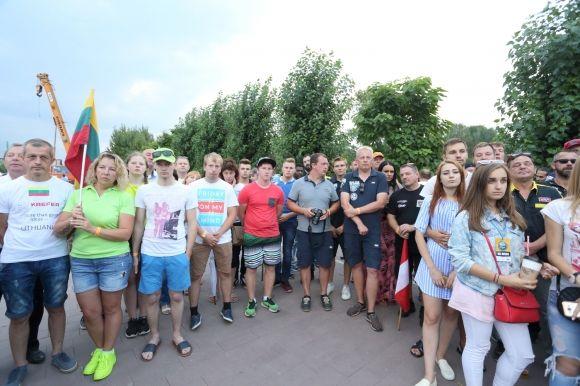 Відкрили пам’ятний знак Чемпіону Європи з водно-моторного спорту Массімо Россі на сайті 20minut.ua Відкрили пам’ятний знак Чемпіону Європи з водно-моторного спорту Массімо Россі, фото №3 на сайті 20minut.ua