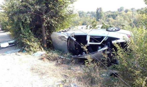 На Вінниччині водій Opel врізався в стовп. Водій загинув, пасажир в реанімації, фото №1 на сайті 20minut.ua