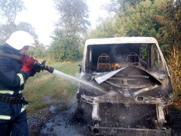 Чотири вогнеборці намагалися загасити палаючий Citroen Jumper на сайті 20minut.ua Чотири вогнеборці намагалися загасити палаючий Citroen Jumper, фото №2 на сайті 20minut.ua