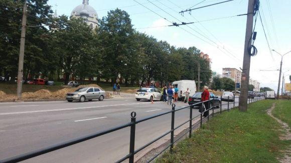 Opel Vectra влетів у фургон Volkswagen LT. Постраждалих немає на сайті 20minut.ua Opel Vectra влетів у фургон Volkswagen LT. Постраждалих немає, фото №3 на сайті 20minut.ua