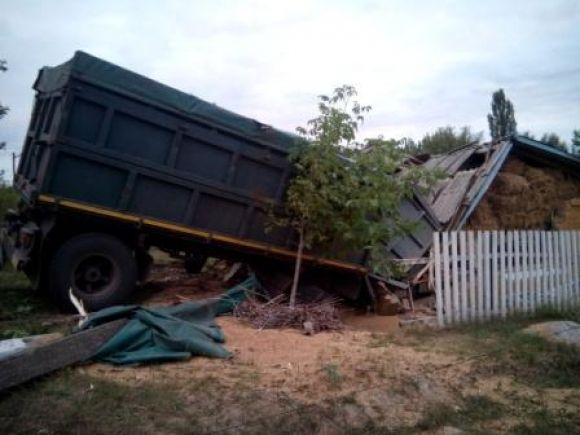 У Бершадському районі перекинувся КАМАЗ. Водій загинув, фото №1 на сайті 20minut.ua