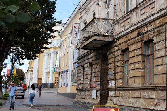 Обличчя міста буде гарним. Дім навпроти «Універмагу» ремонтують за міські кошти на сайті 20minut.ua Обличчя міста буде гарним. Дім навпроти «Універмагу» ремонтують за міські кошти, фото №1 на сайті 20minut.ua
