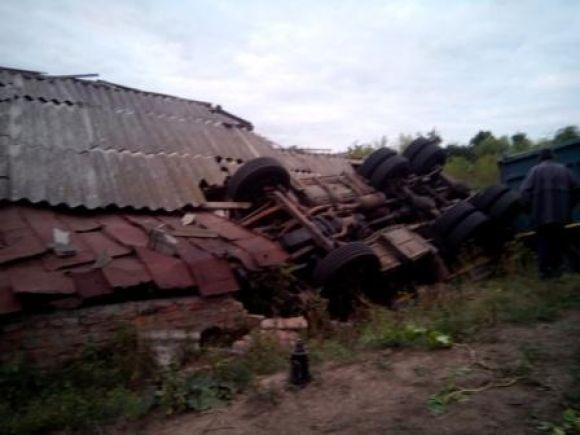 У Бершадському районі перекинувся КАМАЗ. Водій загинув, фото №2 на сайті 20minut.ua