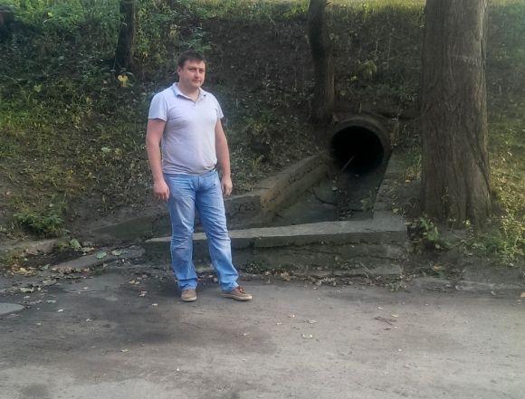 Ями по кісточки. Мешканці Тернопільської скаржаться, що дощ “з’їдає” асфальт біля будинку на сайті vsim.ua Ями по кісточки. Мешканці Тернопільської скаржаться, що дощ “з’їдає” асфальт біля будинку, фото №4 на сайті vsim.ua