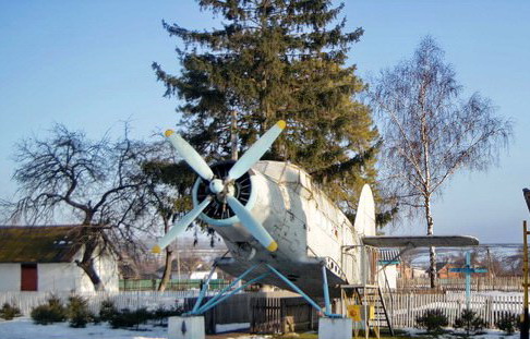 Шкільні спогади лідера «ТІК» Віктора Бронюка: «За те, що підривали колеса літака Ан-2, «влетіло» всій школі!», фото №2 на сайті 20minut.ua