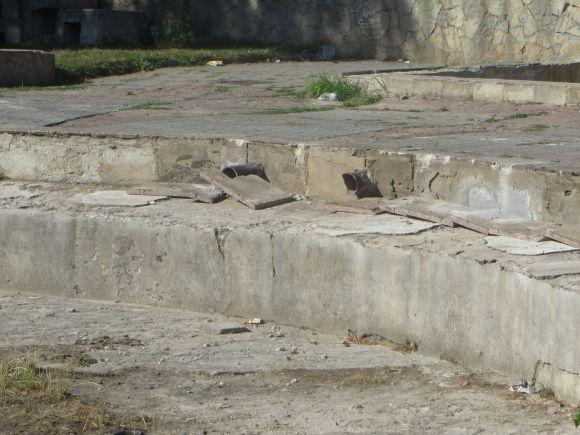 Біля "Сілістри" зривають стару плитку - почали ремонт площі на сайті vsim.ua Біля "Сілістри" зривають стару плитку - почали ремонт площі, фото №3 на сайті vsim.ua