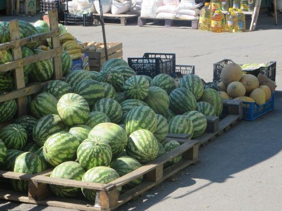 Кавуни на хмельницькому ринку дорожчають. Що кажуть продавці, фото №1 на сайті vsim.ua