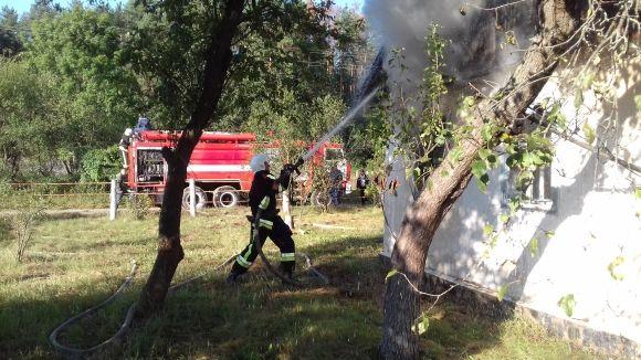У Славутському районі в палаючому будинку знайшли два тіла на сайті vsim.ua У Славутському районі в палаючому будинку знайшли два тіла, фото №1 на сайті vsim.ua