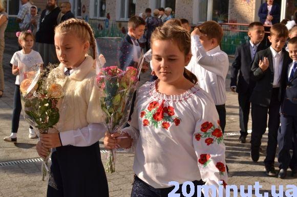 Фото дня: кам’янецькі школярі святкують День знань, фото №4 на сайті 20minut.ua