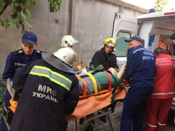 На вулиці Д.Галицького чоловік випав з балкону. Потерпілого забрала «швидка», фото №1 на сайті 20minut.ua