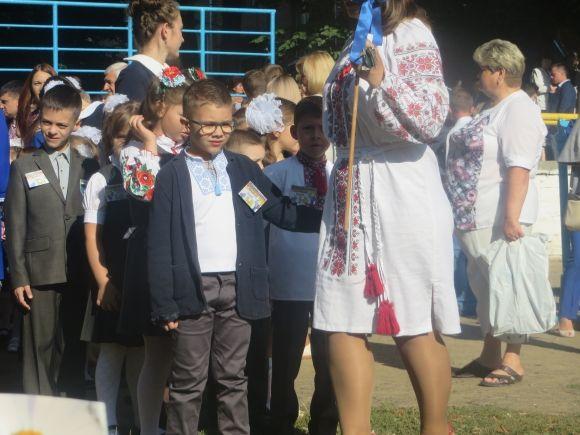 Радісні батьки і сонні першачки. Як почався навчальний рік для школярів, фото №2 на сайті vsim.ua