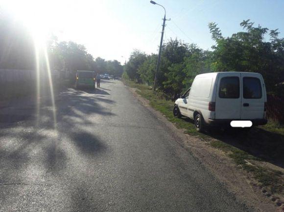 У Бершадському районі 15-річна дівчина потрапила під колеса іномарки, фото №1 на сайті 20minut.ua