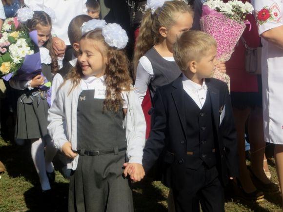 Радісні батьки і сонні першачки. Як почався навчальний рік для школярів, фото №7 на сайті vsim.ua