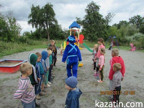 На Чехова дітям подарували майданчик, фото №4 на сайті 20minut.ua