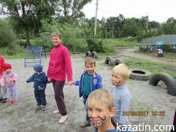 На Чехова дітям подарували майданчик, фото №13 на сайті 20minut.ua