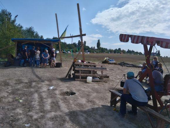 Місце під Сабарівське кладовище освятив священник. Встановили хрест на сайті 20minut.ua Місце під Сабарівське кладовище освятив священник. Встановили хрест, фото №3 на сайті 20minut.ua