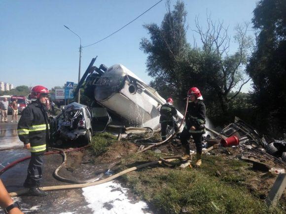 Біля Петрикова  перевернувся бензовоз,  водій загинув (ОНОВЛЕНО), фото №1 на сайті 20minut.ua