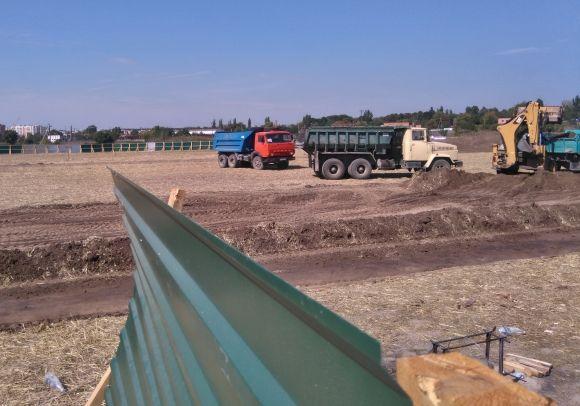 Місце під Сабарівське кладовище освятив священник. Встановили хрест на сайті 20minut.ua Місце під Сабарівське кладовище освятив священник. Встановили хрест, фото №5 на сайті 20minut.ua