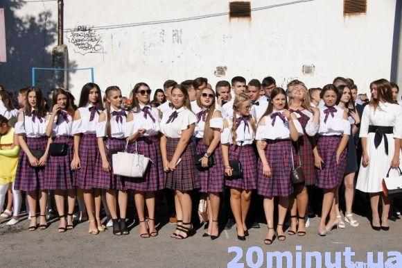 Що одягли школярі на свято Першого дзвоника, фото №2 на сайті 20minut.ua