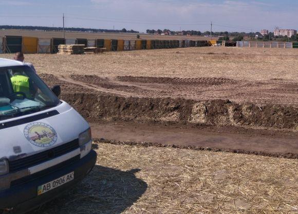 Місце під Сабарівське кладовище освятив священник. Встановили хрест на сайті 20minut.ua Місце під Сабарівське кладовище освятив священник. Встановили хрест, фото №6 на сайті 20minut.ua