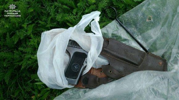 На Коновальця чоловік знайшов пістолет на вулиці на сайті 20minut.ua На Коновальця чоловік знайшов пістолет на вулиці, фото №2 на сайті 20minut.ua