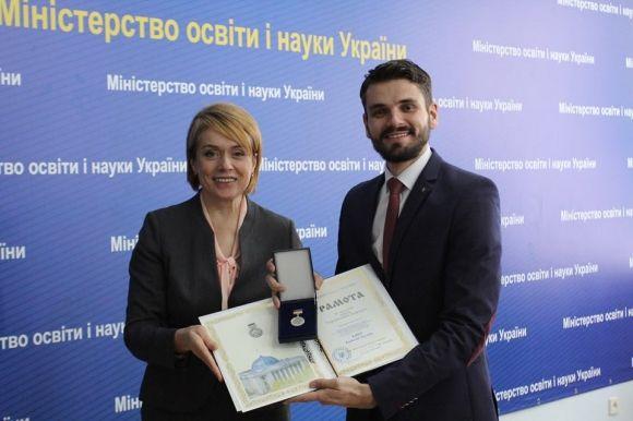 100 тисяч може виграти вінничанин, який потрапив у Top-20 кращих вчителів України на сайті 20minut.ua 100 тисяч може виграти вінничанин, який потрапив у Top-20 кращих вчителів України, фото №1 на сайті 20minut.ua