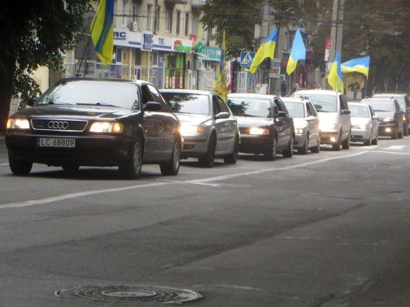 «Хочемо, як в Європі»: хмельницькі «пересічники» влаштували автопробіг на сайті vsim.ua «Хочемо, як в Європі»: хмельницькі «пересічники» влаштували автопробіг, фото №1 на сайті vsim.ua