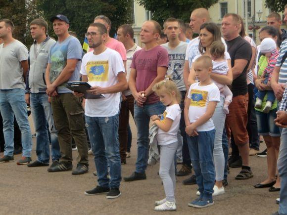 «Хочемо, як в Європі»: хмельницькі «пересічники» влаштували автопробіг на сайті vsim.ua «Хочемо, як в Європі»: хмельницькі «пересічники» влаштували автопробіг, фото №4 на сайті vsim.ua