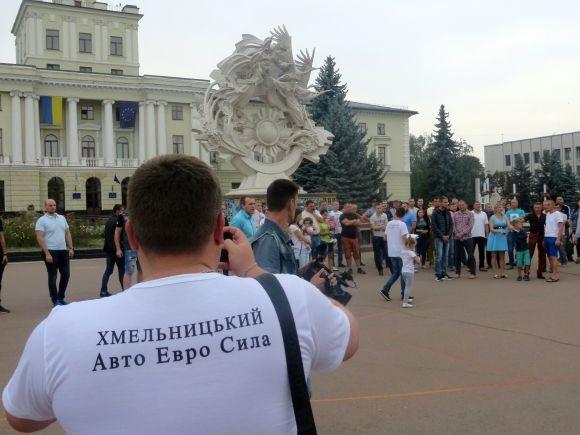 «Хочемо, як в Європі»: хмельницькі «пересічники» влаштували автопробіг на сайті vsim.ua «Хочемо, як в Європі»: хмельницькі «пересічники» влаштували автопробіг, фото №3 на сайті vsim.ua