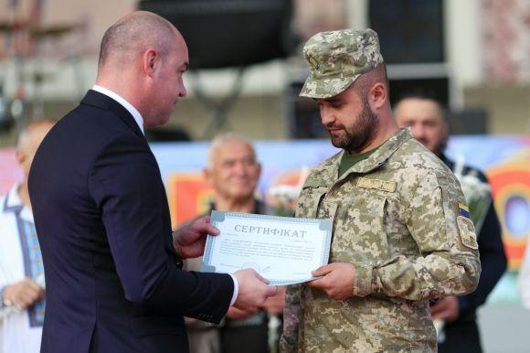Тернополянка, яка самостійно виховує вісьмох дітей отримала квартиру на сайті 20minut.ua Тернополянка, яка самостійно виховує вісьмох дітей отримала квартиру, фото №1 на сайті 20minut.ua