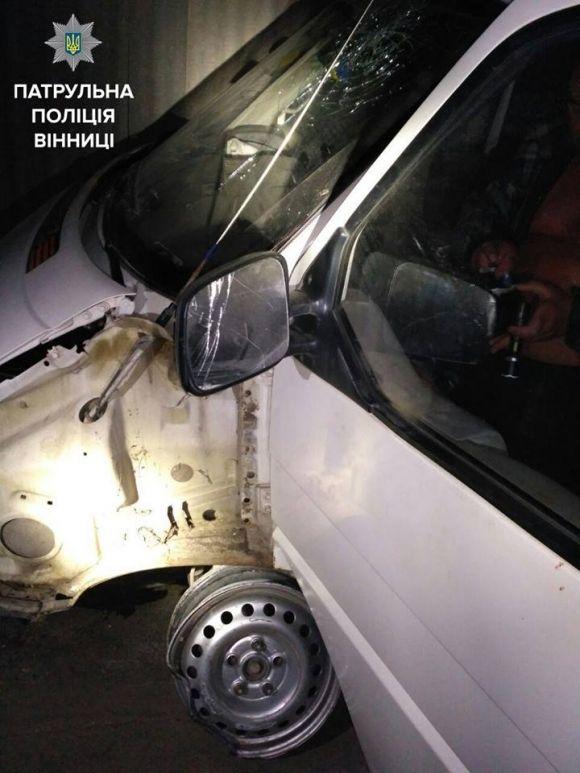 П’яний водій на «Volkswagen» протаранив паркан по Московській та втік на сайті 20minut.ua П’яний водій на «Volkswagen» протаранив паркан по Московській та втік, фото №1 на сайті 20minut.ua